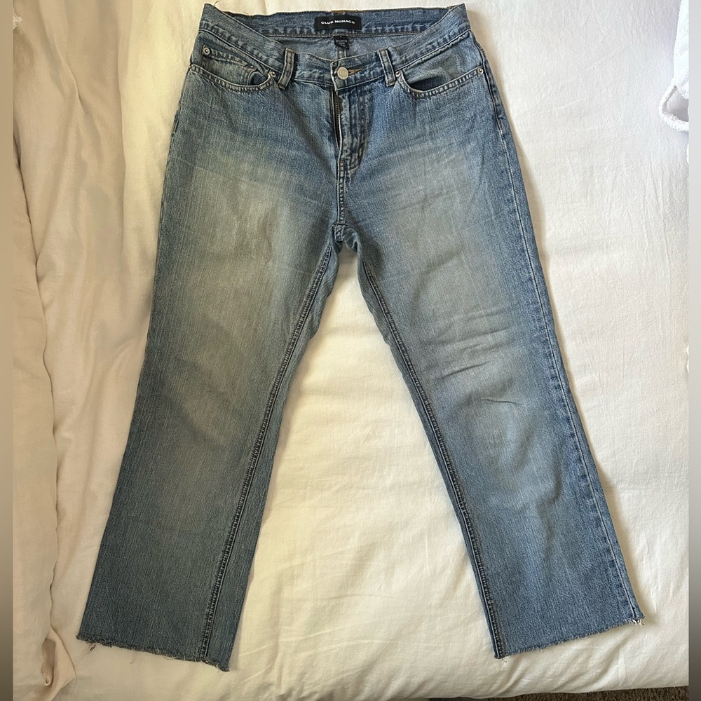 Rarely worn but soft to the touch. Mid-rise 25” inseam.